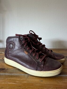 Ecco Men’s High-Top Sneakers in Burgundy with Cream Sole